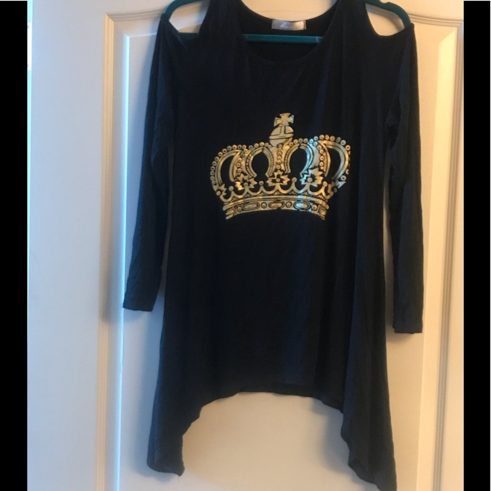 Cold shoulder black tunic. L/XL